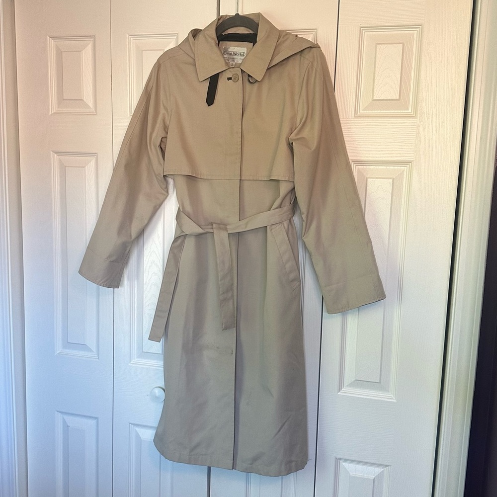 Vintage 1980’s Tan Rain Trenchcoat Size 10